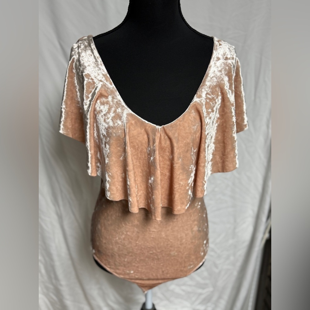 Lucky Brand Velvet Ruffle Bodysuit in Pink - Picture 4 of 9